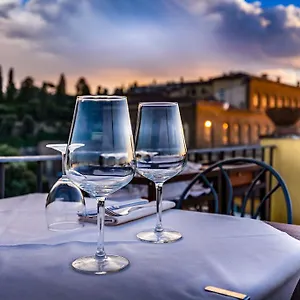 La Scaletta Al Ponte Vecchio Floransa